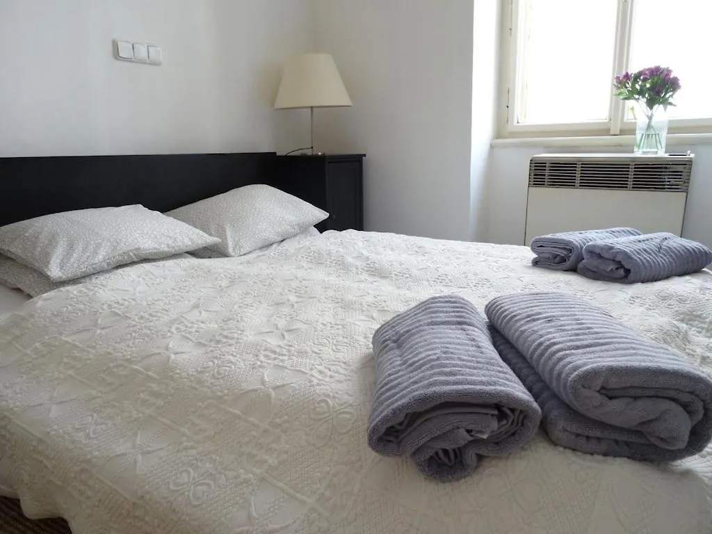Garden Apartment On Art Nouveau Street In Central Prague 0*,