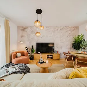 Days - W 2bdr - 3 Balconies - Garage - Next To Park Appartement
