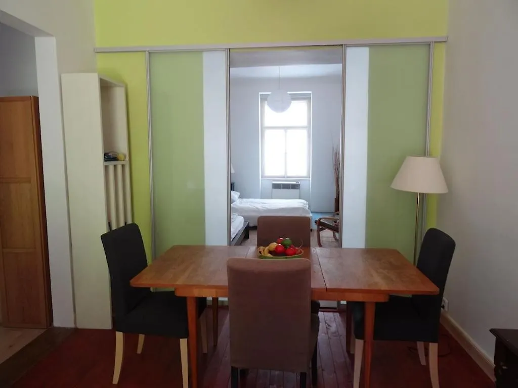 Garden Apartment On Art Nouveau Street In Central Prag Tjeckien